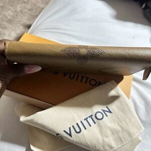 Louis Vuitton MONOGRAM REVERSED GIANT ZIPPY CONTINENTAL